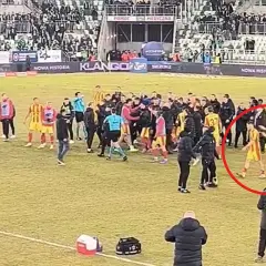 Piłkarze Radomiaka Radom i Korony Kielce w emocjonującym starciu. Sytuacja na boisku, która może wpłynąć na rankingi.