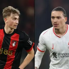 Dwóch piłkarzy: młody zawodnik Bournemouth i Darwin Núñez z Liverpoolu, którego transfery budzą emocje.