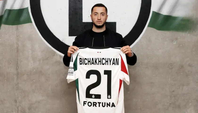 Bichakhchyan z numerem 21 w Legii. Spekulacje transferowe nabierają tempa, a nowy zawodnik prezentuje koszulkę.