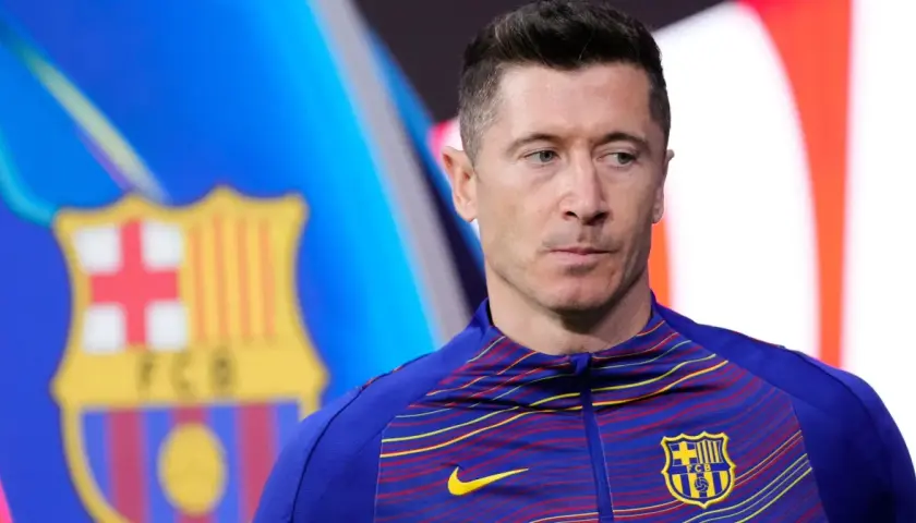 Robert Lewandowski w stroju FC Barcelony. Jego obecne drużyny to FC Barcelona i reprezentacja Polski.