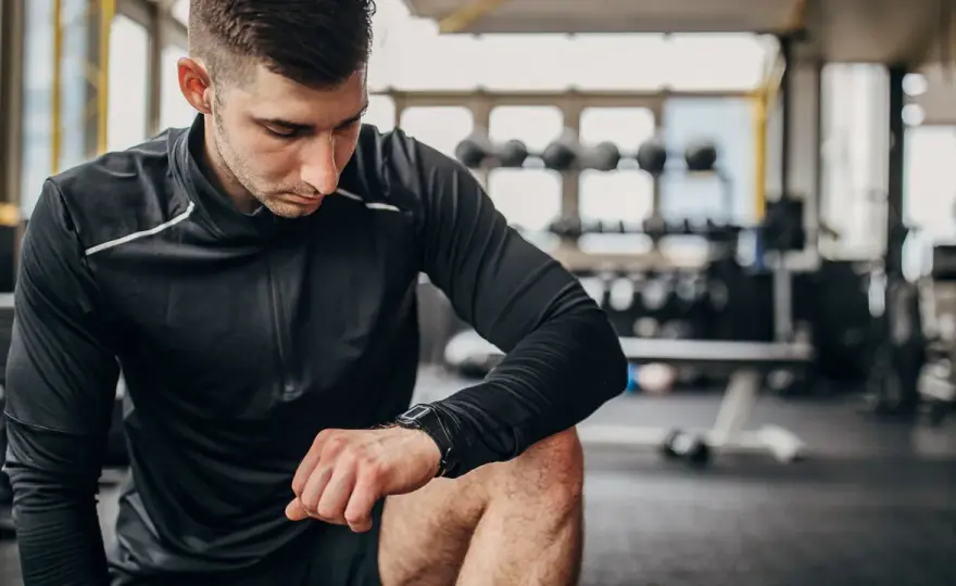 Ile powinien trwać trening na siłowni? Klucz do efektów (45-60 min)
