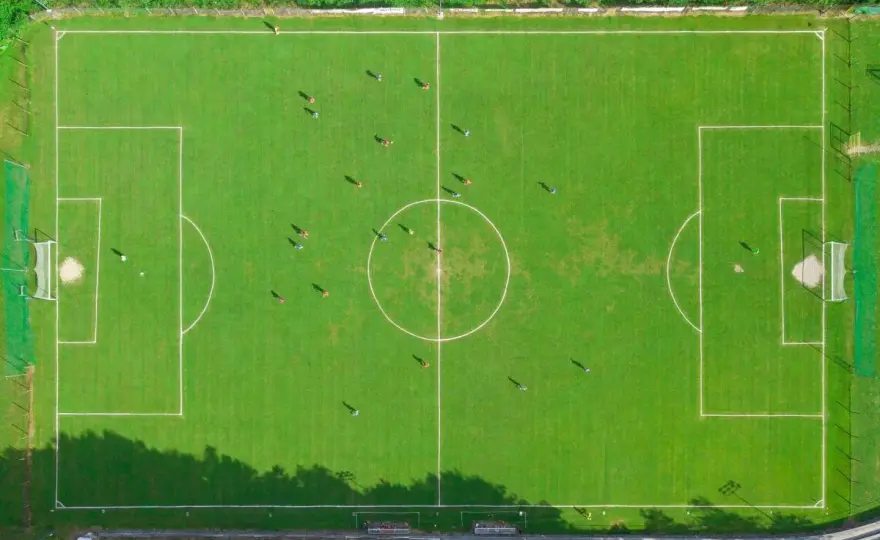 Wymiary boiska piłkarskiego: FIFA, PZPN i Orliki pełny przewodnik