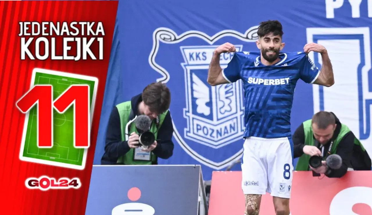 Piłkarz w niebieskiej koszulce z numerem 8 świętuje, trzymając ją za kołnierz. Obok grafika z napisem "Jedenastka Kolejki" i liczbą 11.