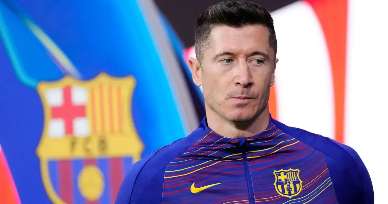Robert Lewandowski w stroju FC Barcelony. Jego obecne drużyny to FC Barcelona i reprezentacja Polski.
